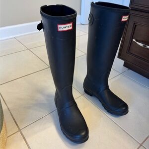Hunter Black Tall Gloss Rain Boots